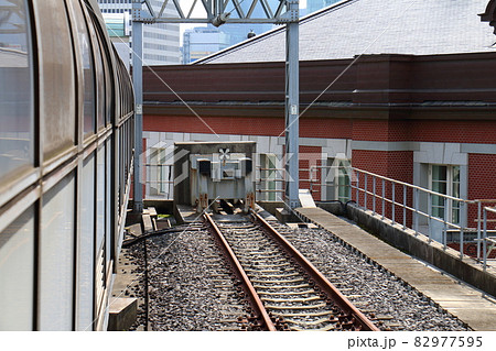 東京駅中央本線　鉄道の車止め　中央線1番線鉄道線路の終端　東京都千代田区丸の内 82977595