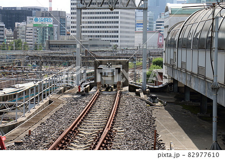 東京駅中央本線 鉄道の車止め 中央線2番線鉄道線路の終端 東京都千代田区丸の内の写真素材 東京駅中央本線 鉄道の車止め 中央線2番線鉄道線路の終端 東京都千代田区丸の内の写真素材