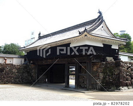 高知城の追手門の北西側（高知城の内側から） 82978202
