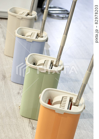 Household goods, equipment for cleaning and housework, a variation of the spin bucket and mop 82978203