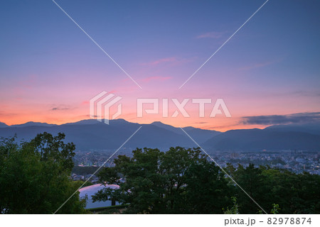 【城山公園・展望台より撮影】松本盆地の夜明け【美ヶ原高原方面】 82978874