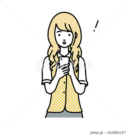 立ってスマートフォンを操作して何かに気づいて驚いた事務員制服の女性 82980147