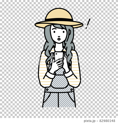 立ってスマートフォンを操作して何かに気づいて驚いた農家の女性 82980148