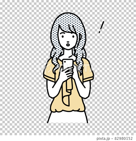 立ってスマートフォンを操作して何かに気づいて驚いたオフィスカジュアルの女性 82980152