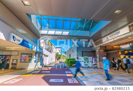 日本の大和市都市景観 小田急 中央林間駅などを望む(歩きスマホ禁止) 日本の大和市都市景観 小田急 中央林間駅などを望む(歩きスマホ禁止) 82980215