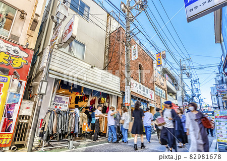 東京世田谷の都市風景　下北沢 82981678