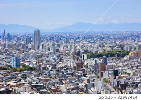 快晴の東山タワーから見下ろした名古屋市の都市風景 82982414