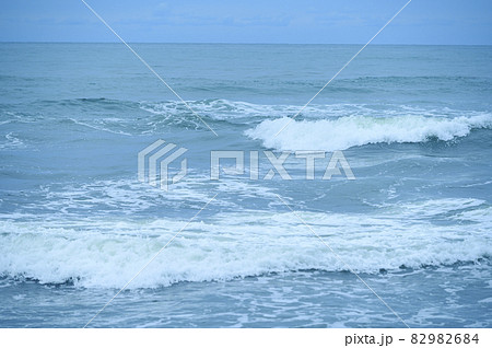 大きめの波 大きめの波 82982684