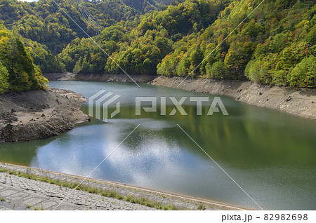 水位が低下したさっぽろ湖(水資源問題イメージ) 水位が低下したさっぽろ湖(水資源問題イメージ) 82982698