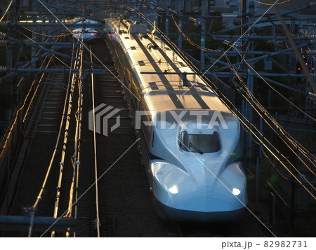新幹線N700A 黄昏の本町跨線橋にて 新幹線N700A 黄昏の本町跨線橋にて 82982731