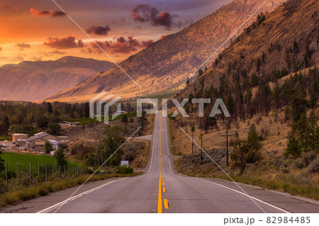 Scenic Road, Hwy 3, in the valley around the Canadian Mountain Landscape. 82984485