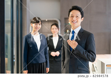 オフィス　ビジネスパーソン　撮影協力：WEEK芝大門（サンフロンティア不動産） 82984578