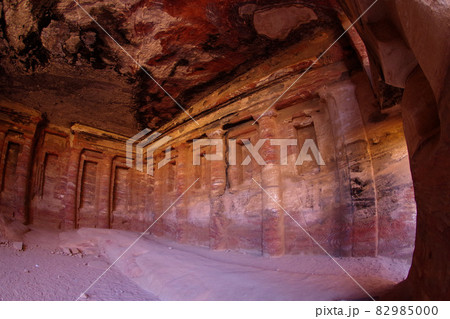 ヨルダン ペトラ遺跡 渓谷 世界遺産 ヨルダン ペトラ遺跡 渓谷 世界遺産 82985000