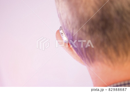 Man with gun 82988687