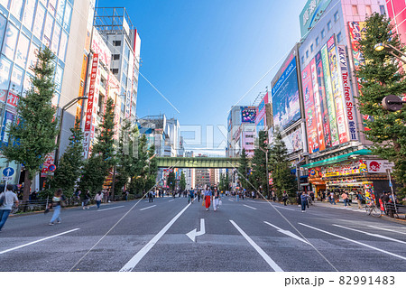 《東京都》秋葉原の電気街・歩行者天国 82991483