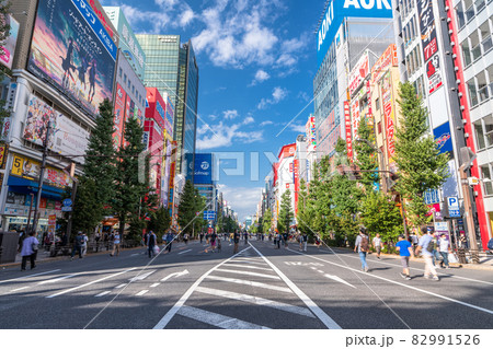 《東京都》秋葉原の電気街・歩行者天国 《東京都》秋葉原の電気街・歩行者天国 82991526