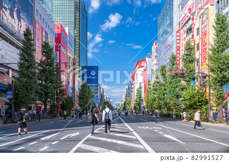 《東京都》秋葉原の電気街・歩行者天国 82991527