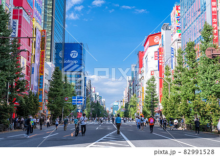 《東京都》秋葉原の電気街・歩行者天国 82991528