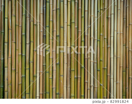 竹を貼った壁 82991824