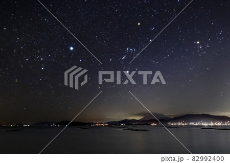 瀬戸内の冬の星景　西の空に沈むオリオン座 82992400