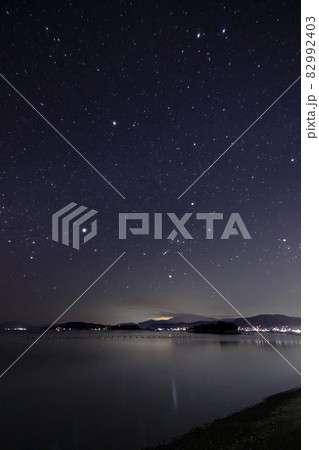 瀬戸内の冬の星景　西の空に沈むオリオン座 82992403