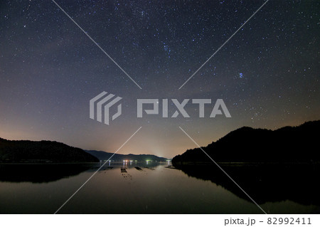 瀬戸内の夏の星景　昇るプレアデス星団 82992411