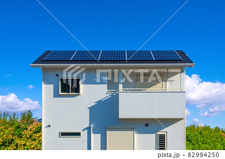 ソーラー発電の新築再エネ住宅 82994250