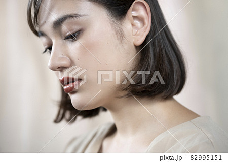 ナチュラルな女性のポートレート 82995151