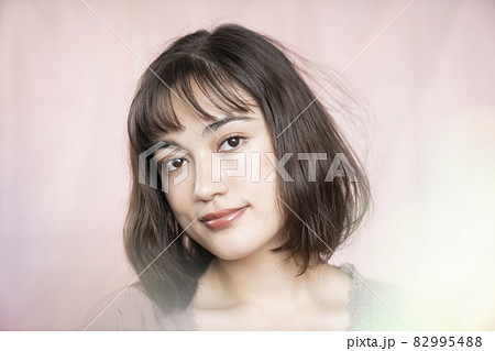 女性のビューティーポートレート 女性のビューティーポートレート 82995488