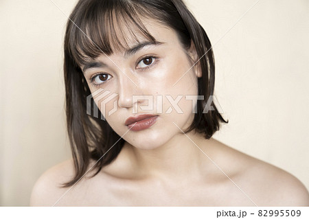 女性のビューティーポートレート 女性のビューティーポートレート 82995509