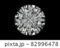 黒背景のダイヤモンドの3Dレンダリング 82996478