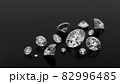 黒背景の沢山のダイヤモンドの3Dレンダリング 82996485