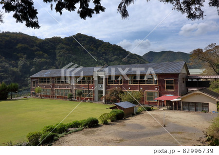 ロマンチック茨城(大子町文化遺産の西金小学校は閉校後、現在は教育支援のやまびこ広場として活動。) ロマンチック茨城(大子町文化遺産の西金小学校は閉校後、現在は教育支援のやまびこ広場として活動。) 82996739