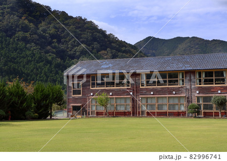 ロマンチック茨城(大子町文化遺産の西金小学校は2005年3月に閉校されました。) ロマンチック茨城(大子町文化遺産の西金小学校は2005年3月に閉校されました。) 82996741
