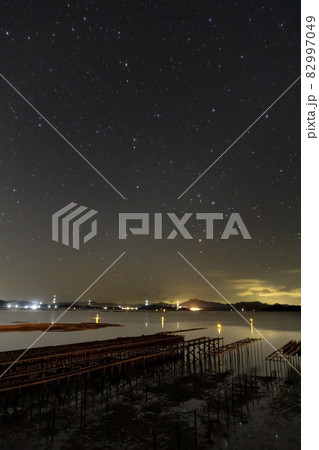 瀬戸内の冬の星景夜明け前に昇るさそり座 82997049