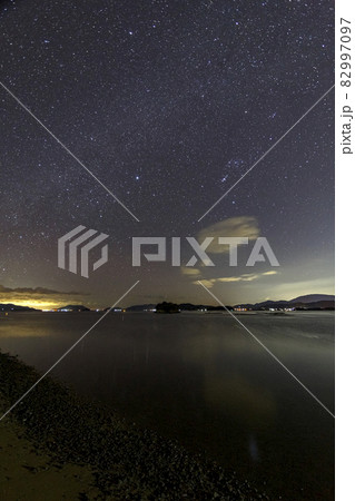 瀬戸内の冬の星景　オリオン座と冬の天の川 82997097