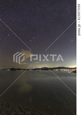 瀬戸内の冬の星景　オリオン座と冬の天の川 82997098