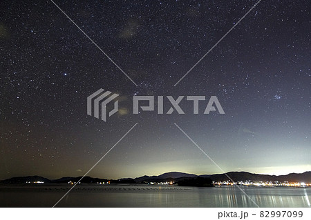 瀬戸内の冬の星景　オリオン座と冬の天の川 82997099