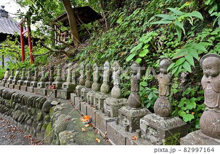 長瀞町散歩：長瀞七草寺　洞昌寺　参道の地蔵仏 82997164