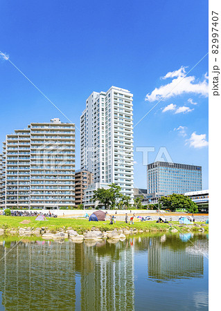 【東京都】世田谷区立兵庫島公園から見る二子玉川の街並み 【東京都】世田谷区立兵庫島公園から見る二子玉川の街並み 82997407