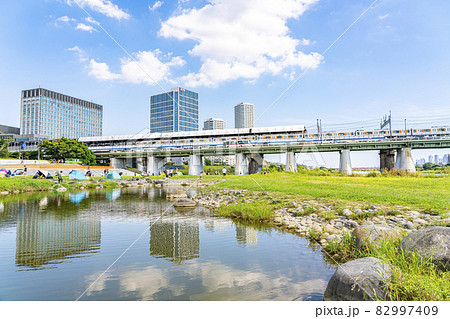 【東京都】世田谷区立兵庫島公園から見る二子玉川の街並み 【東京都】世田谷区立兵庫島公園から見る二子玉川の街並み 82997409