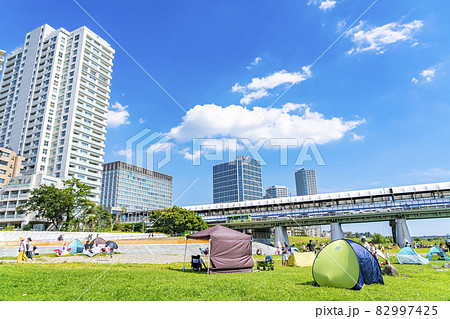 【東京都】世田谷区立兵庫島公園から見る二子玉川の街並み 82997425