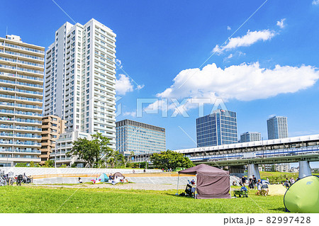 【東京都】世田谷区立兵庫島公園から見る二子玉川の街並み 【東京都】世田谷区立兵庫島公園から見る二子玉川の街並み 82997428