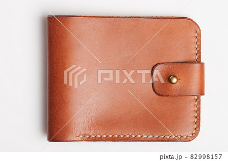 Closed brown color leather wallet 82998157