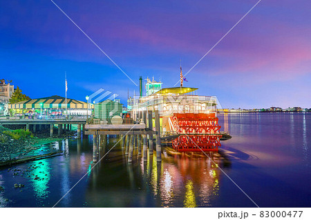 New Orleans paddle steamer 83000477