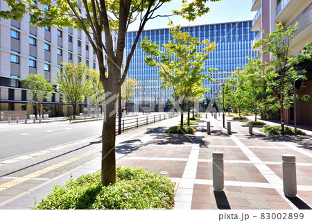 福岡高等裁判所　福岡地方裁判所　福岡簡易裁判所　福岡市中央区六本松4-2-4 83002899