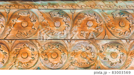 Rustic wooden ornament 83003569