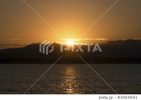 船上より望む浜名湖の日の入り 83004691