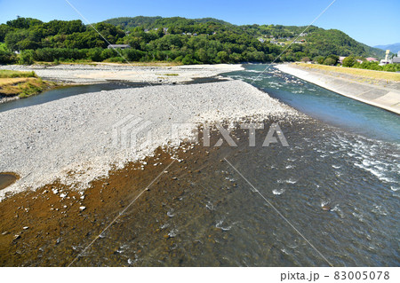 大石橋/千曲川より下流方向を望む(長野県上田市)【2021.10】 大石橋/千曲川より下流方向を望む(長野県上田市)【2021.10】 83005078