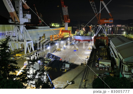 【広島県】歴史の見える丘から見た戦艦大和 建造ドックの夜景 83005777